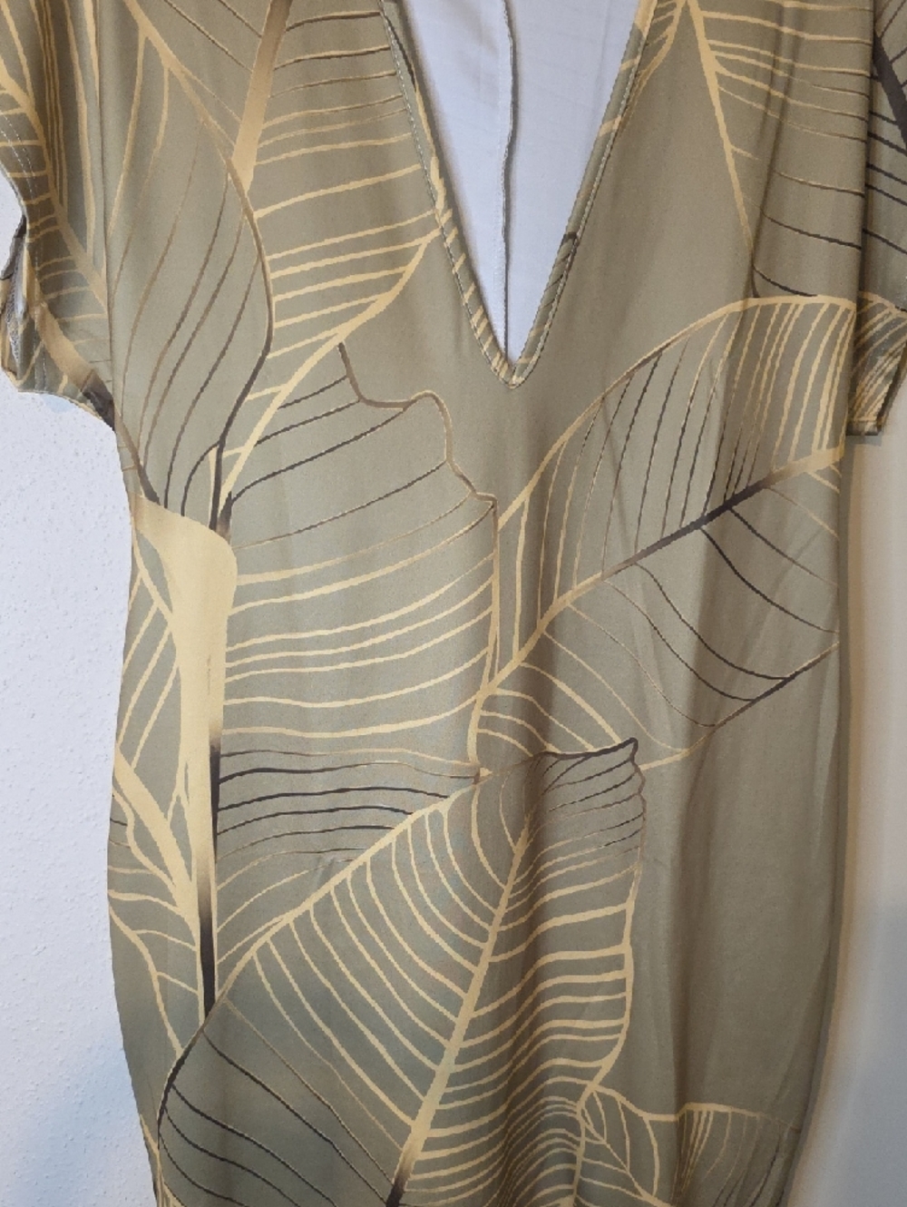 Elegant Green Leaf-Print Sheath Dress - Picture 8 of 10